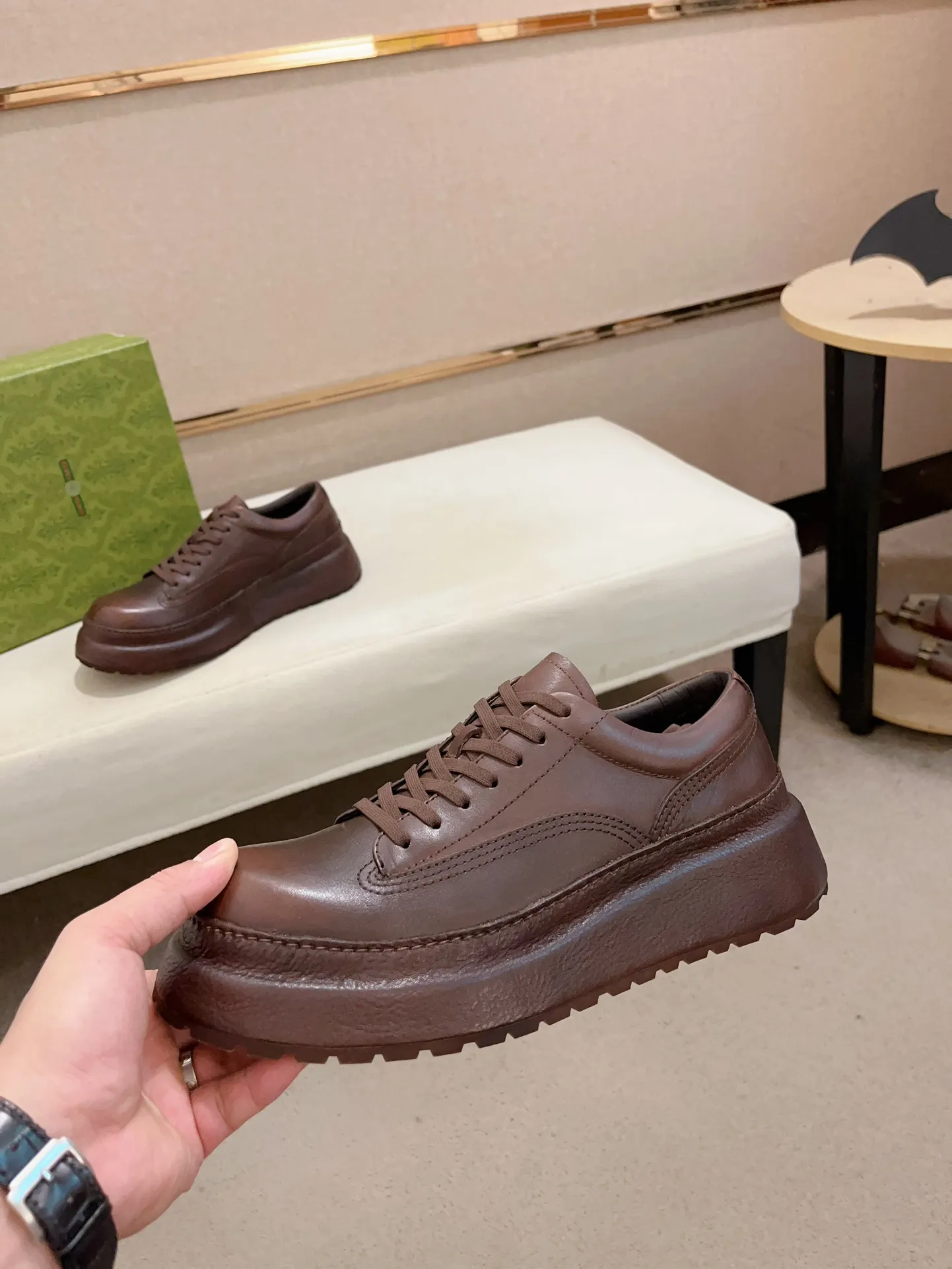 Men's shoes 💰: 680💰 Gucci (Gucci) new men's shoes, sold simultaneously on the official website, made from original orders, uppers made of first-layer cowhide, purely handmade craftsmanship 🌈 High-end first-layer genuine leather lining, original non-slip and wear-resistant outsole, fashionable and versatile, standard size .37-44. Can be customized 45-46